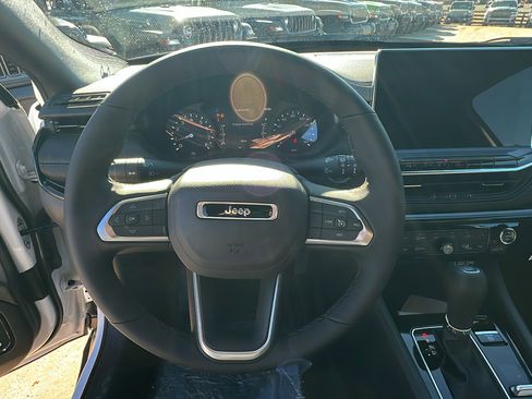 New 2026 Jeep Compass Latitude image 25