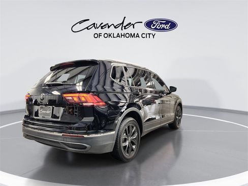 Used 2024 Volkswagen Tiguan SE image 8