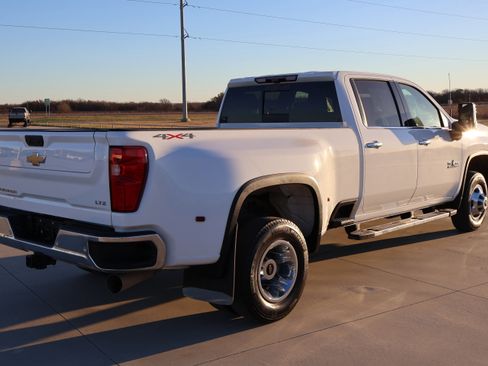 Used 2023 Chevrolet Silverado 3500 LTZ w/ LTZ Texas Edition image 9