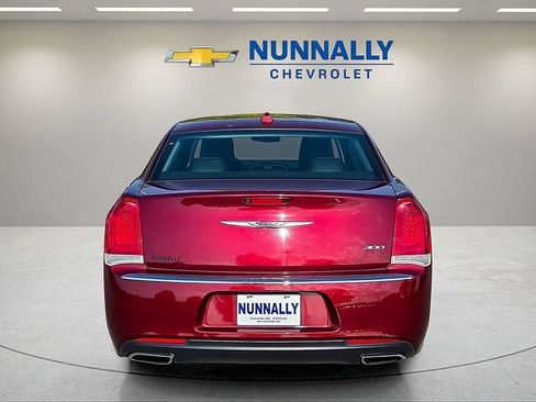 Used 2019 Chrysler 300 Limited RWD image 4