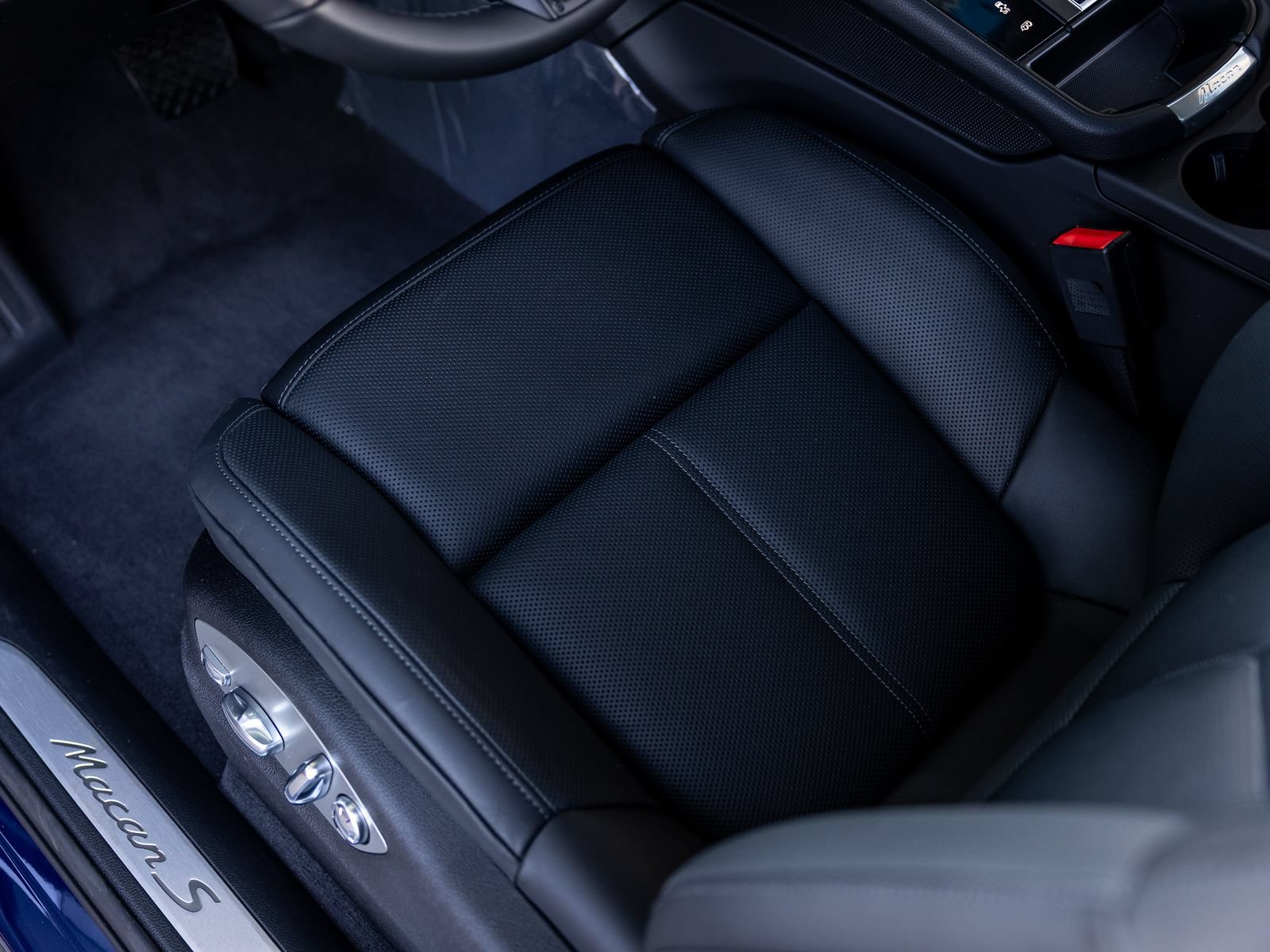 Certified 2026 Porsche Macan S AWD/4WD image 25