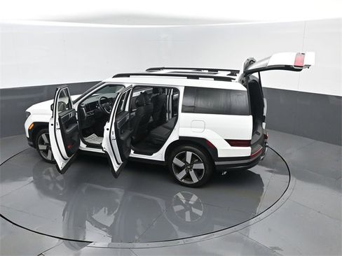 Used 2024 Hyundai Santa Fe Limited image 30