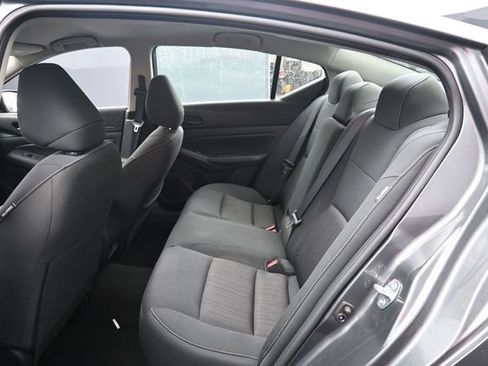 Used 2025 Nissan Altima 2.5 SV FWD image 11