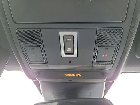 Used 2017 Land Rover Range Rover Evoque SE Premium image 28