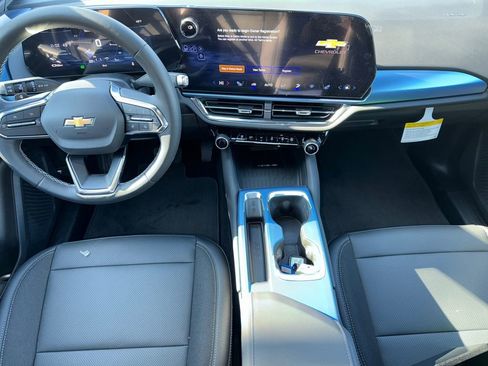 New 2026 Chevrolet Equinox EV LT AWD/4WD image 11