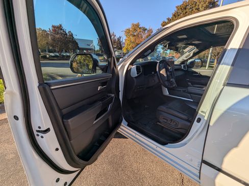 Used 2022 Toyota Tundra Platinum image 8