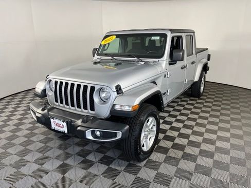 Used 2022 Jeep Gladiator Sport AWD/4WD image 3