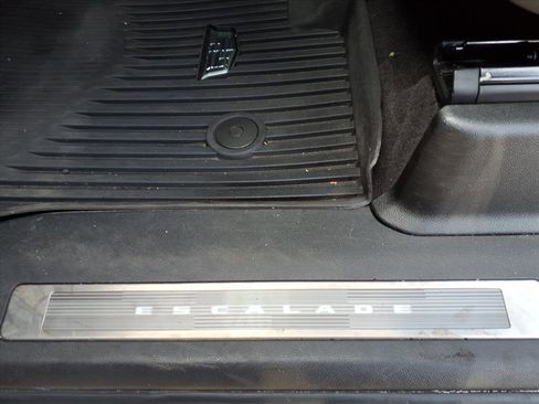 Certified 2023 Cadillac Escalade V image 26