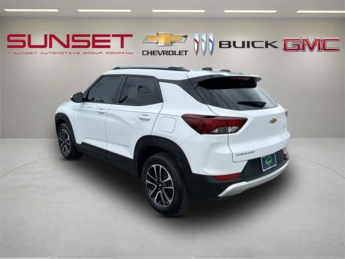 Certified 2024 Chevrolet TrailBlazer LT w/ LT Cold Weather Package FWD image 6