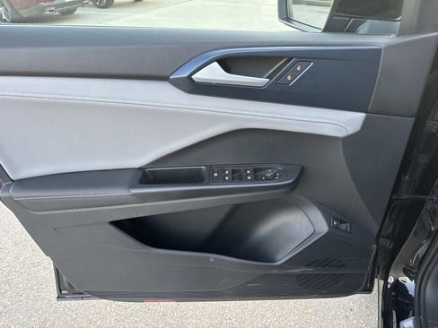 Used 2024 Volkswagen Taos SE image 18