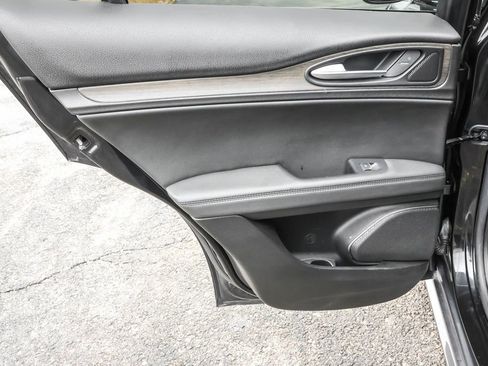 Used 2023 Alfa Romeo Stelvio Ti image 28