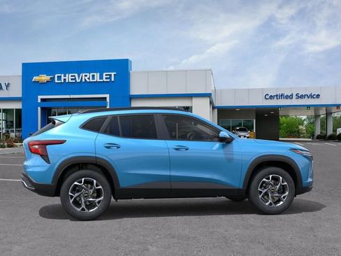 New 2026 Chevrolet Trax LT w/ Driver Confidence Package FWD image 5