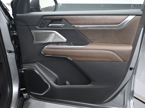 New 2026 GMC Acadia Denali Ultimate image 9