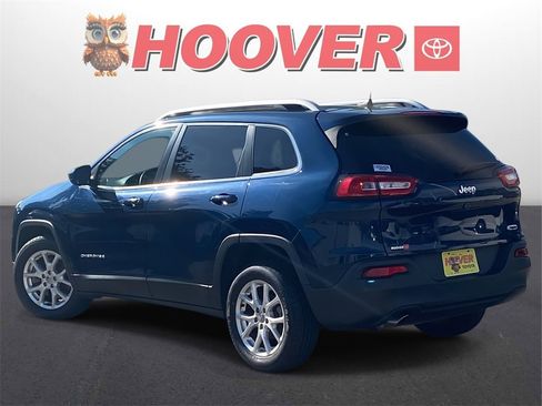 Used 2018 Jeep Cherokee Latitude Plus w/ Comfort/Convenience Group image 5