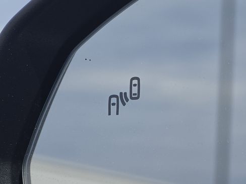 New 2026 Volkswagen Taos SE AWD/4WD image 14