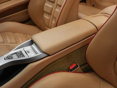 Used 2010 Ferrari California RWD image 57