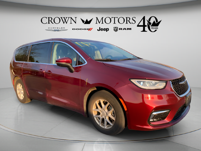 Used 2023 Chrysler Pacifica Touring-L FWD image 1