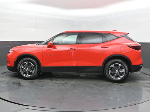 Used 2025 Chevrolet Blazer LT AWD/4WD image 7