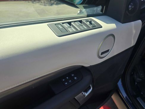 Used 2025 Land Rover Discovery Metropolitan Edition AWD/4WD image 22