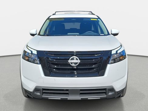 New 2025 Nissan Pathfinder SV image 2