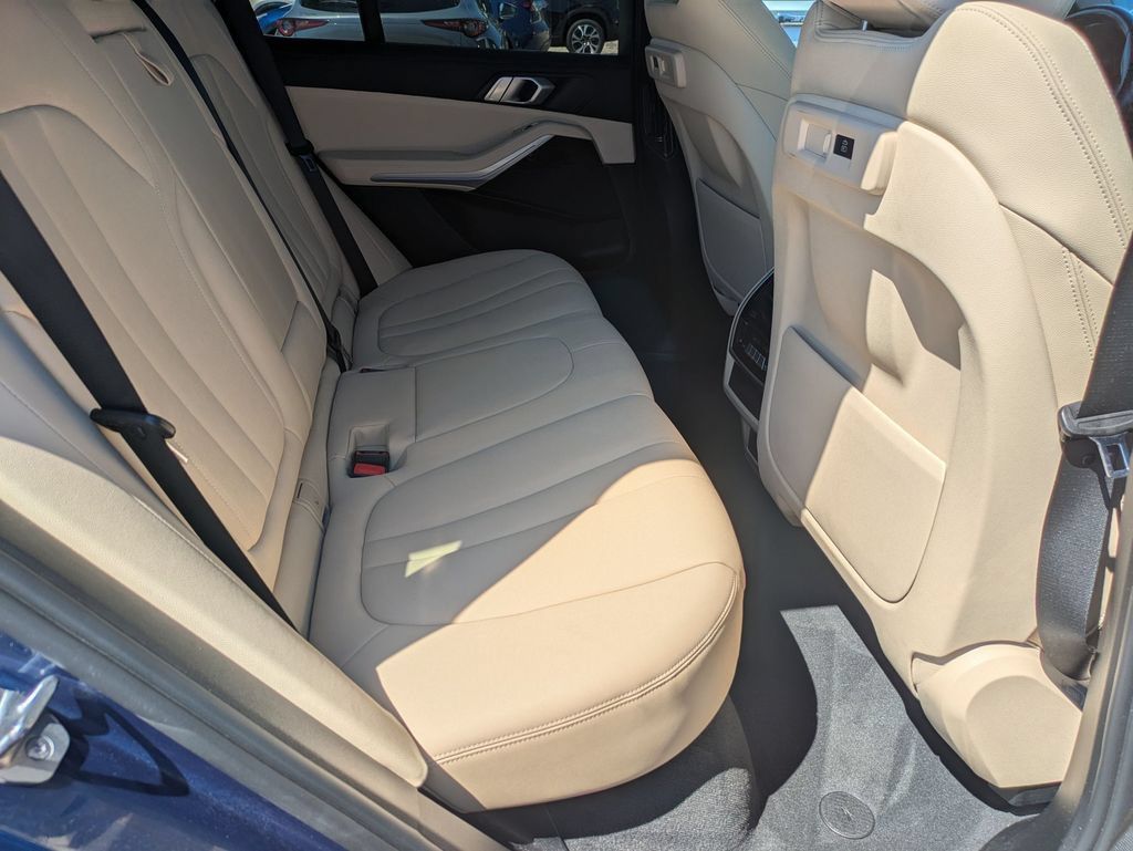Used 2021 BMW X5 xDrive40i w/ Convenience Package AWD/4WD image 22