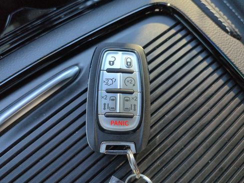 Used 2026 Chrysler Pacifica Limited w/ S Appearance Package FWD image 28