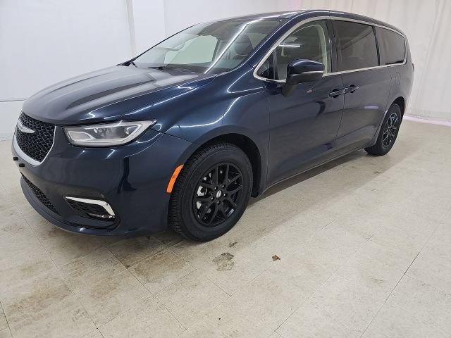 Used 2023 Chrysler Pacifica Touring-L FWD image 29