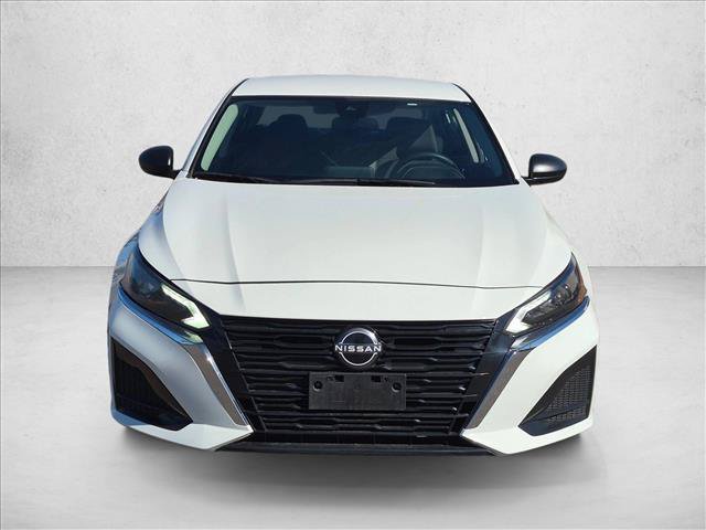 Used 2025 Nissan Altima 2.5 SV FWD image 2