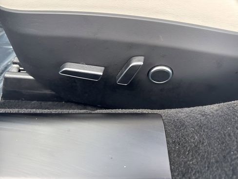 Used 2022 Tesla Model S Plaid image 10