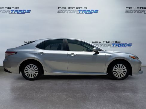 Used 2020 Toyota Camry LE image 4