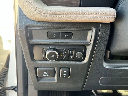 Used 2023 Ford Expedition Limited image 17