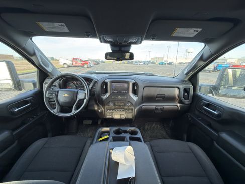 Used 2025 Chevrolet Silverado 2500 Custom w/ Custom Value Package image 13