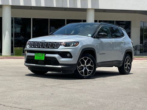 Used 2025 Jeep Compass Limited AWD/4WD image 2