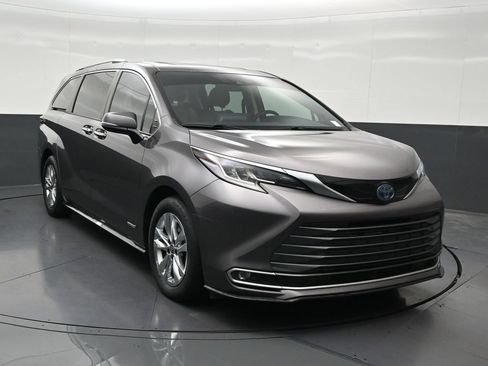 Used 2021 Toyota Sienna Limited FWD image 8