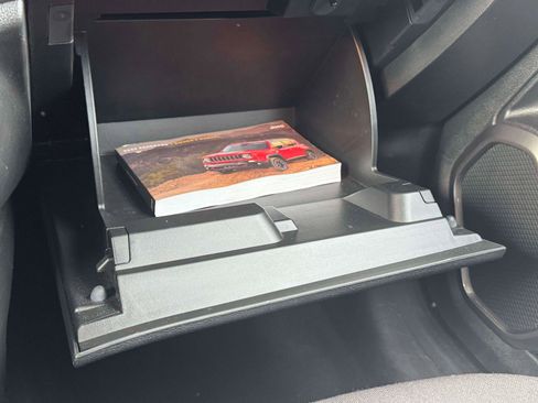 Used 2023 Jeep Renegade Latitude image 27