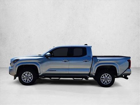 Used 2025 Toyota Tacoma SR5 AWD/4WD image 9
