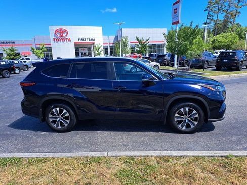 Used 2023 Toyota Highlander XLE AWD/4WD image 6