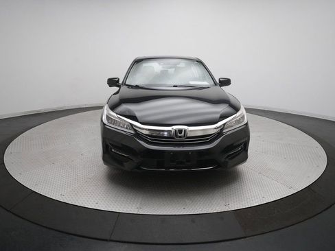 Used 2017 Honda Accord Touring image 11