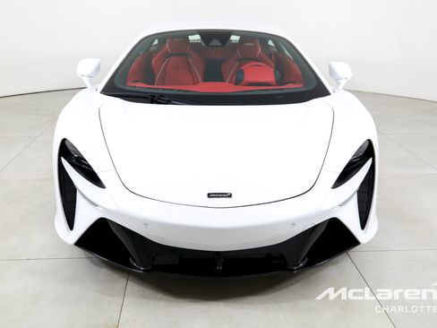 Used 2025 McLaren Artura RWD image 4