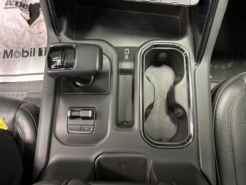 Used 2022 GMC Sierra 1500 AT4 w/ AT4 Premium Package image 26