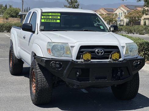Used 2010 Toyota Tacoma PreRunner RWD image 3