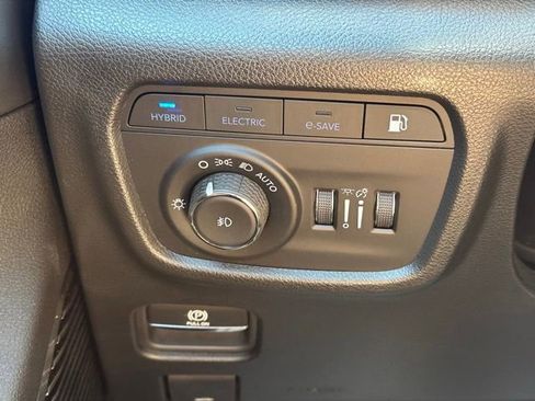 Used 2023 Jeep Grand Cherokee Overland AWD/4WD image 18