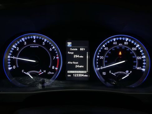 Used 2019 Toyota Highlander XLE AWD/4WD image 23