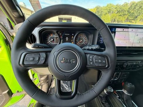 Used 2025 Jeep Wrangler Sport AWD/4WD image 23