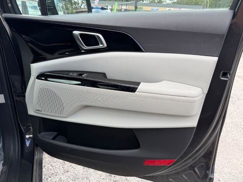 Used 2023 Kia Carnival SX Prestige FWD image 19