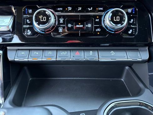 Used 2024 GMC Sierra 1500 AT4 w/ Technology Package AWD/4WD image 23