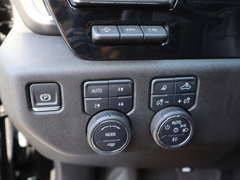 Certified 2025 Chevrolet Silverado 1500 LTZ w/ Technology Package image 22