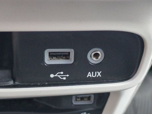 Used 2018 Chrysler Pacifica Limited w/ Advanced Safetytec Group FWD image 23
