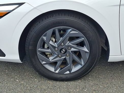 Used 2024 Hyundai Elantra SEL FWD image 8