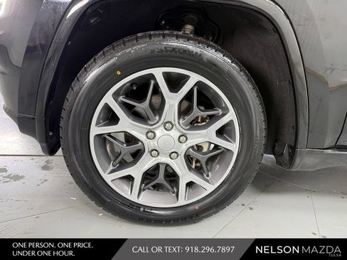 Used 2019 Jeep Grand Cherokee Overland RWD image 12